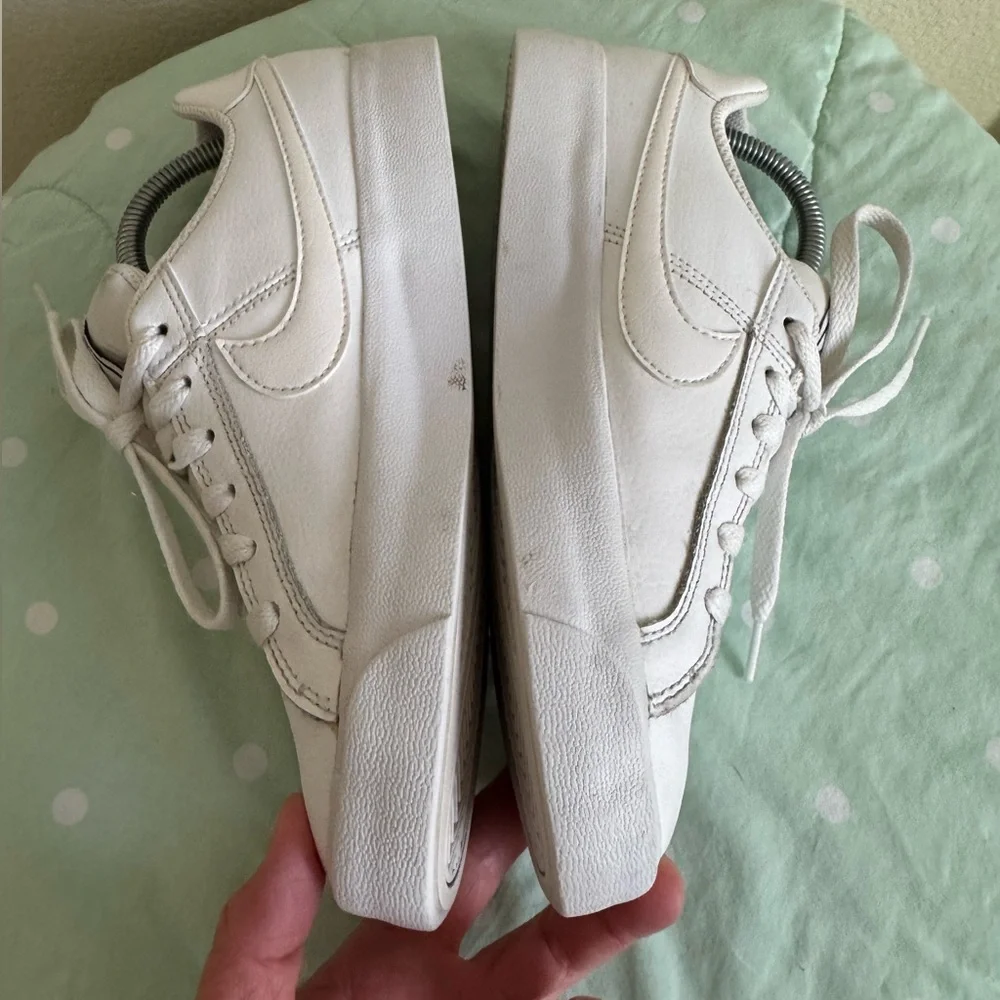 Nike Court Royale AC AO2810-102 White Sneakers Womens size 5.5